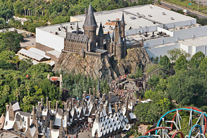 hogwarts castle and view of wizarding world of harry potter universal